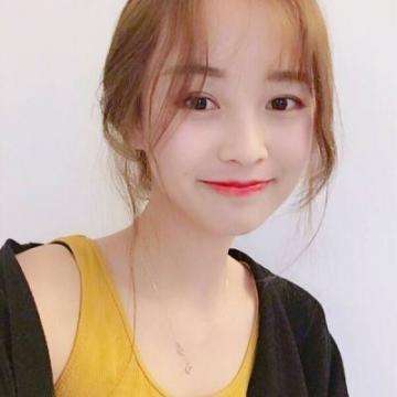 电眼女生之邂逅图书馆